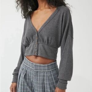 URBAN OUTFITTERS Women’s Charcoal Gray Long Sleeve Farley’s Button-Up Cropped Sw